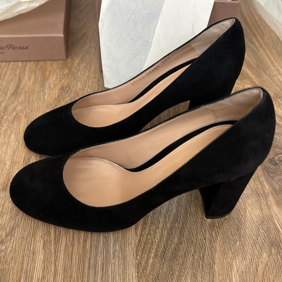 Gianvito Rossi Black Suede Pump - Excellent Comdition - Picture 4 of 5